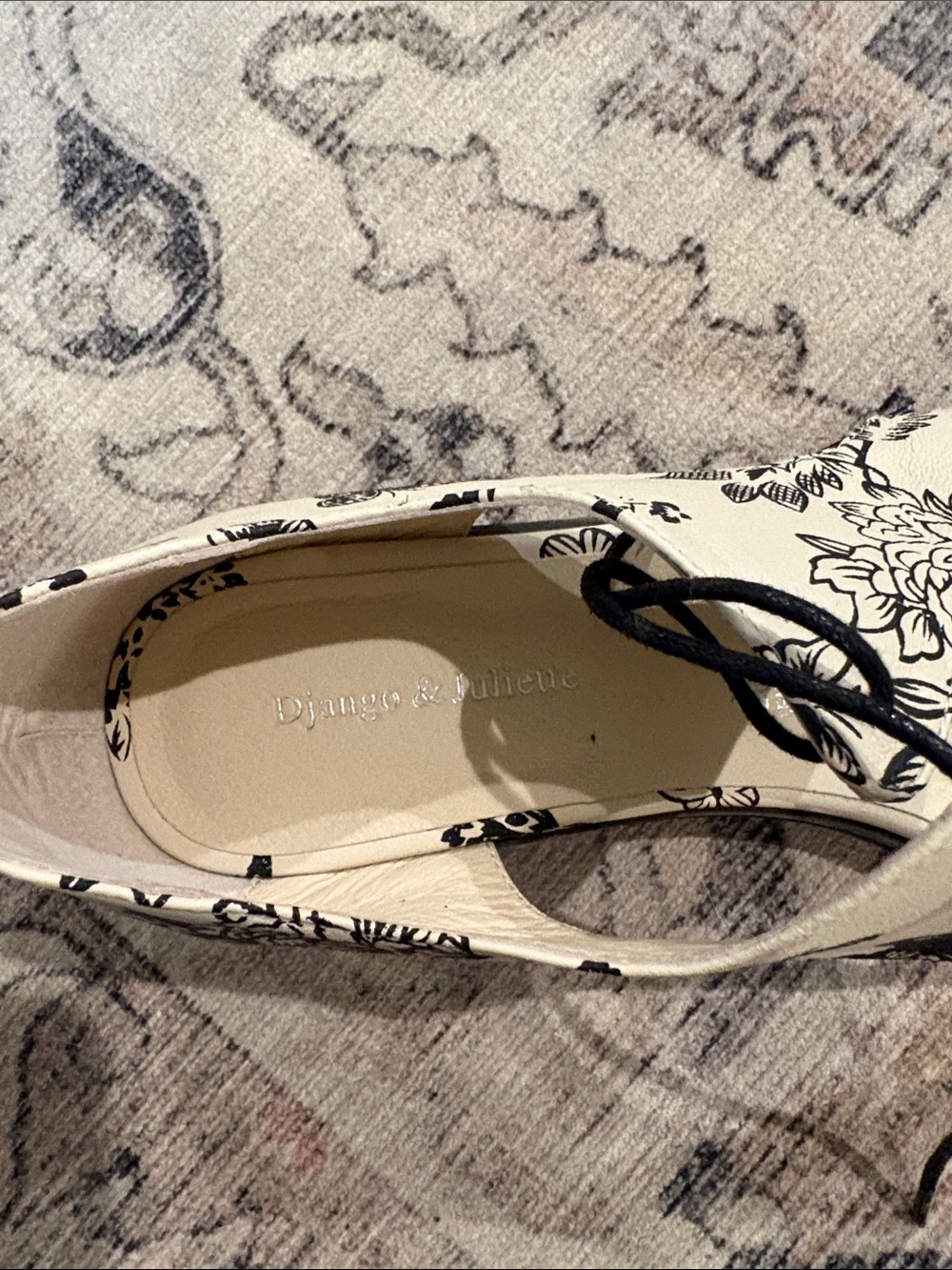Django & Juliette Women's Floral Lace-Up Flat in Cream/Black